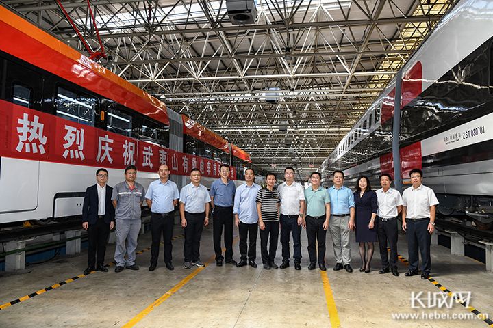|中车唐山制造!福建省首列有轨电车正式下线