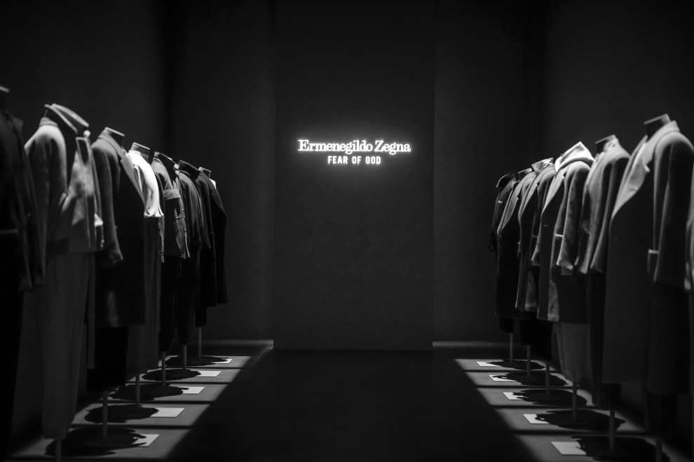 zegna x fear of god 限量联名系列黑色纯羊毛条纹夹克套装,标志性的