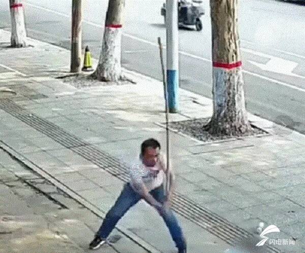 |男子追砍女孩 山东退役军人挺身而出(图)