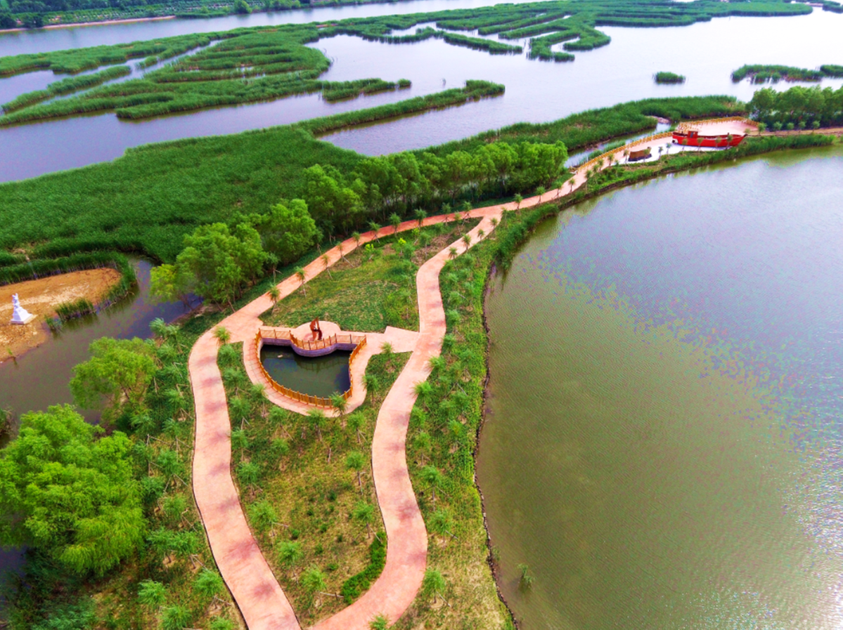 诗情画意盘锦市绕阳湖水利风景区在苇海碧波中荡漾