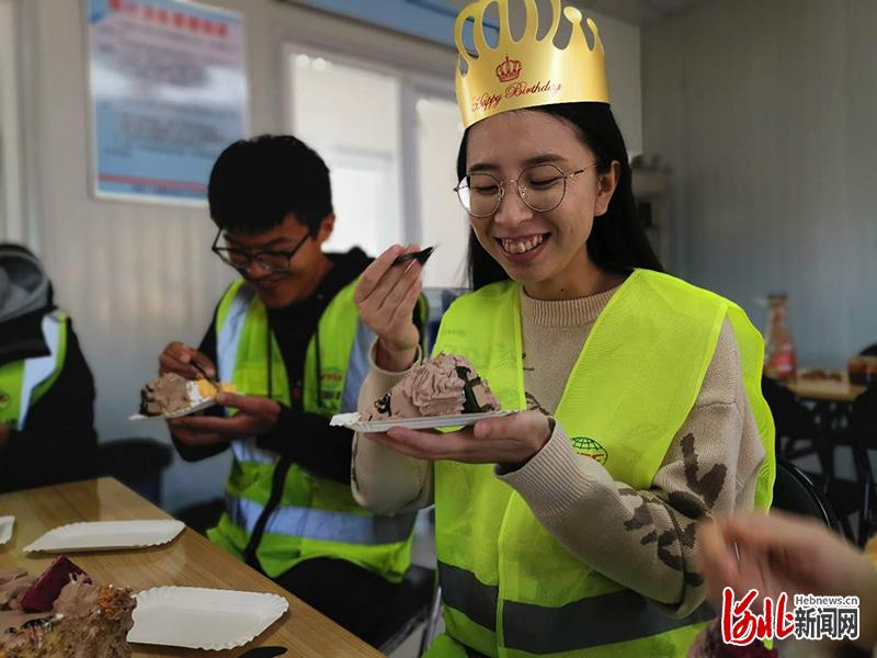 |双节同庆 家国同心：冬奥建设工地上响起生日歌