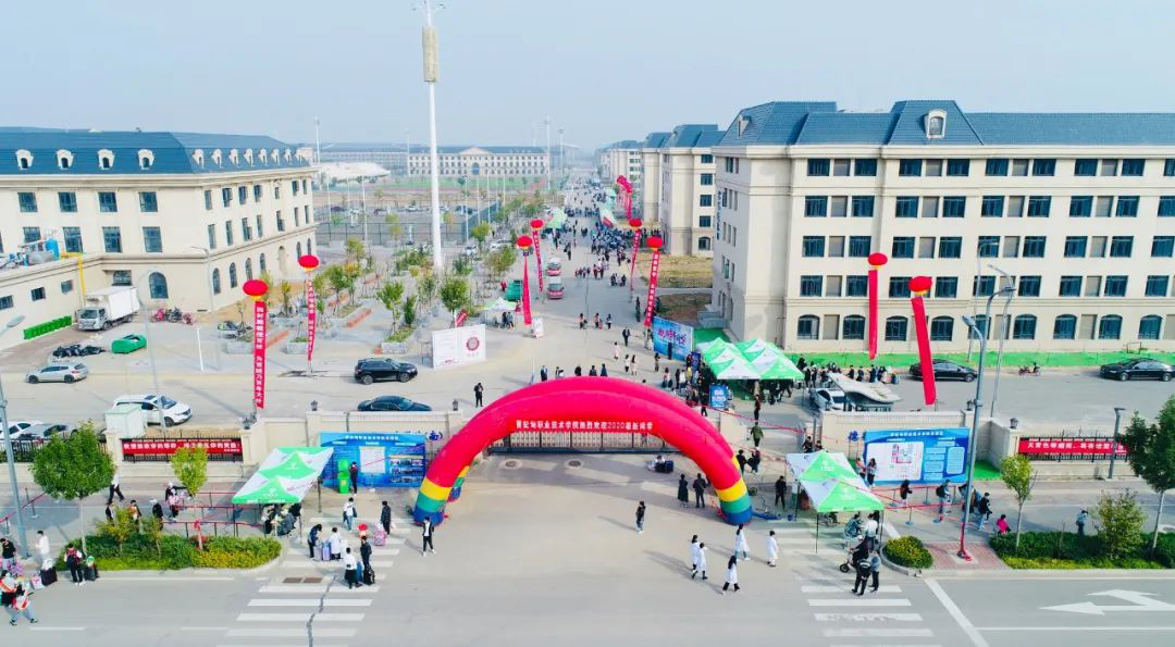 |北京曹妃甸国际职教城万名新生报到