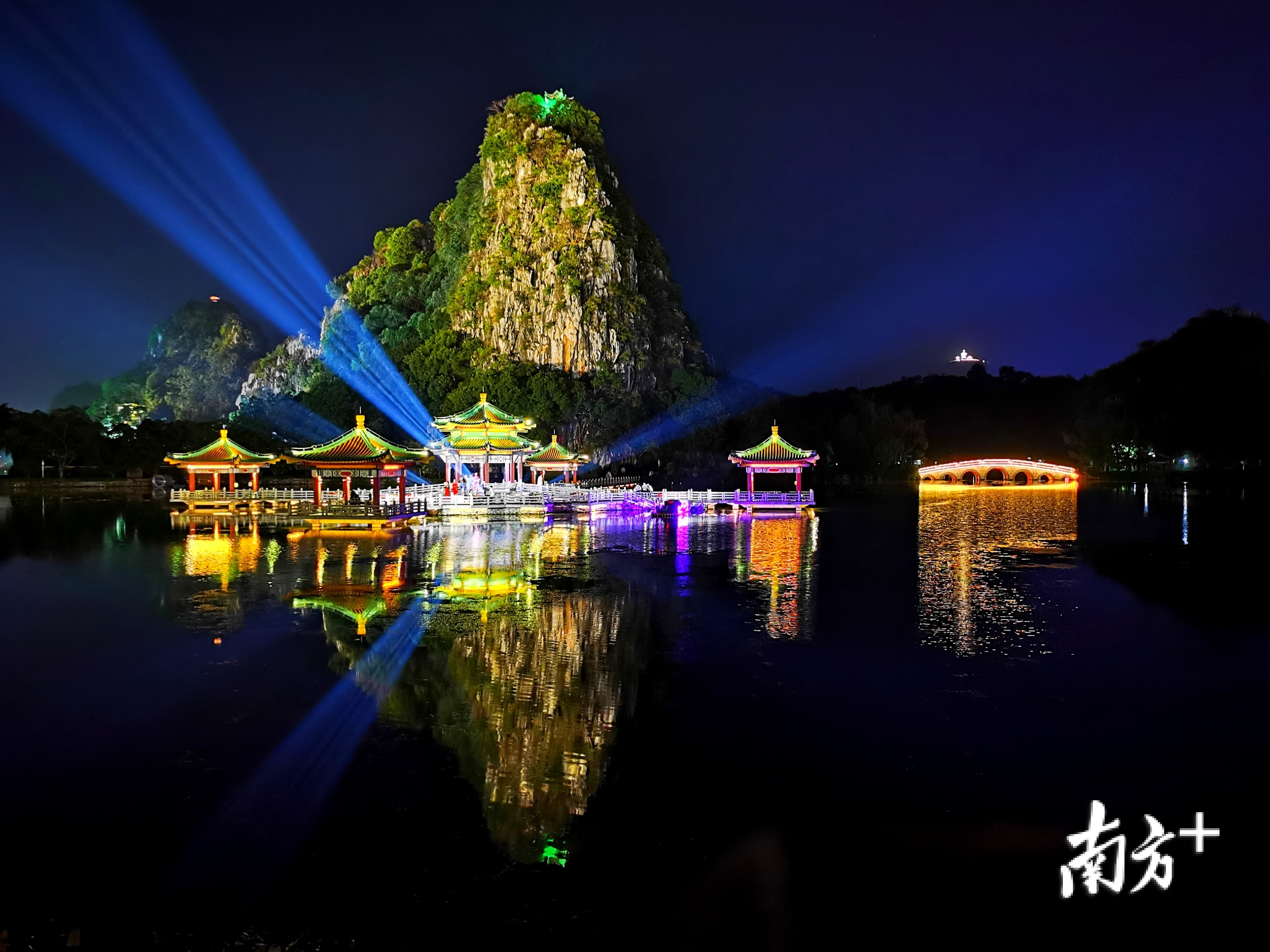 七星岩景区推出"水月夜星湖"旅游产品.