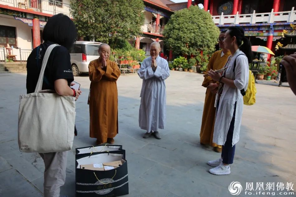 中秋供僧:一段走进200 佛寺道场,供养700 僧的旅程