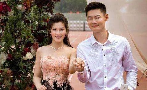 那个热搜上被“家暴”的女主角 我就知道这么多