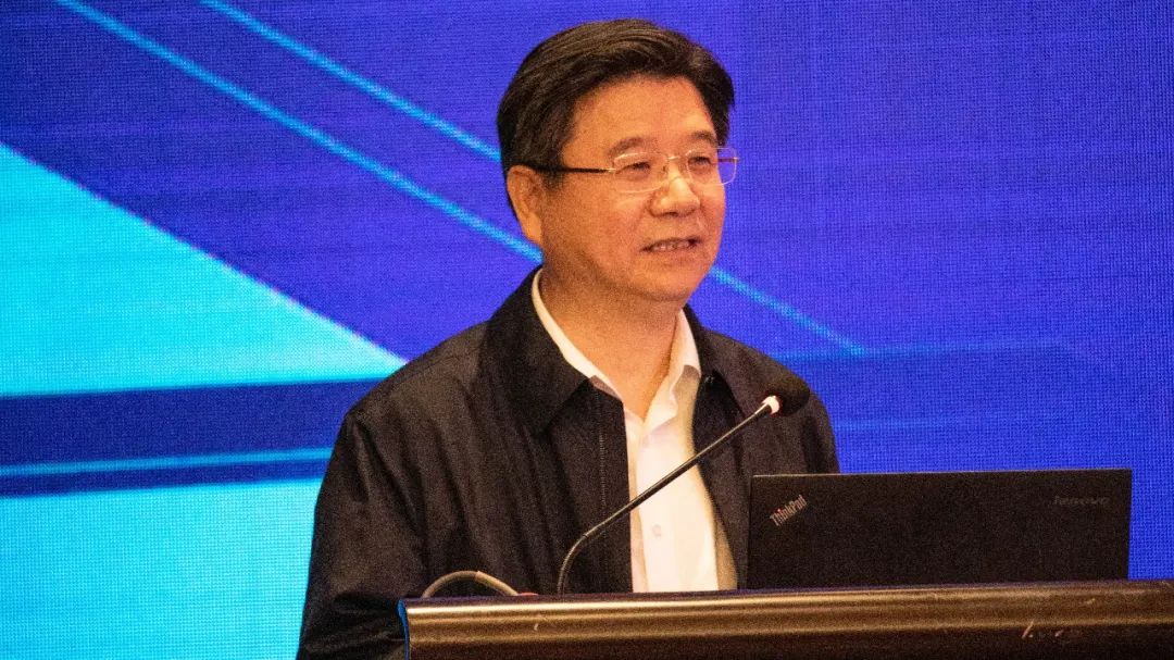 宁波市副市长陈炳荣作宁波绿色石化产业推介报告