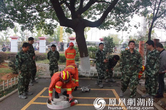 企业 火灾 员工 常德 大队 水带 消防站 海利化工|常德：多家企业100余名员工走进消防站