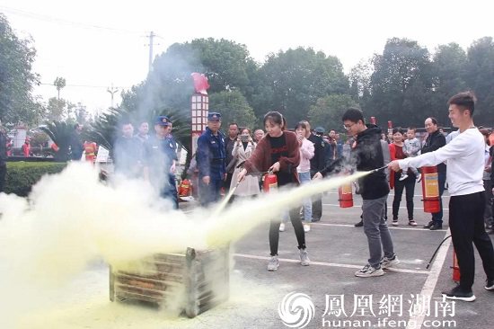 企业 火灾 员工 常德 大队 水带 消防站 海利化工|常德：多家企业100余名员工走进消防站