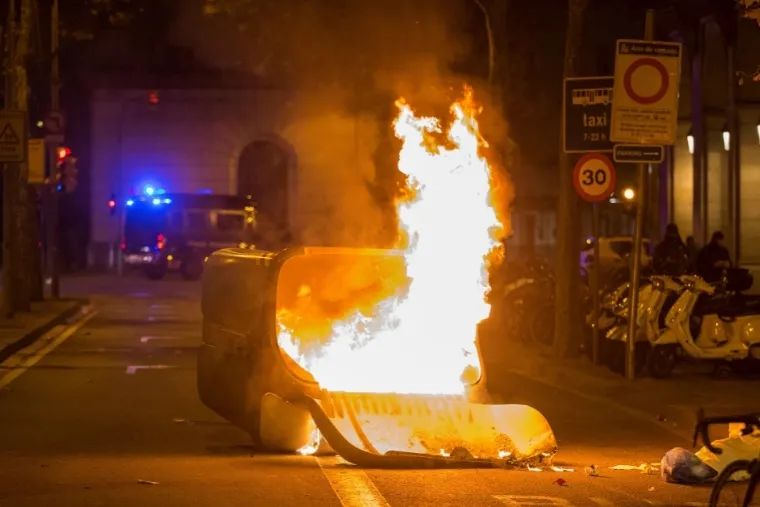 民主万花筒，抗疫不给营业：不给钱，就示威