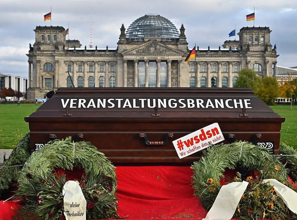 民主万花筒，抗疫不给营业：不给钱，就示威