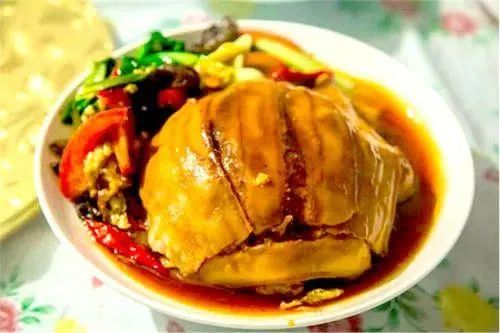 名宴中的首道菜是甘肃省张掖市筵席的主菜"香饭"是甘肃张掖的西北大菜