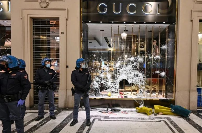 民主万花筒，抗疫不给营业：不给钱，就示威