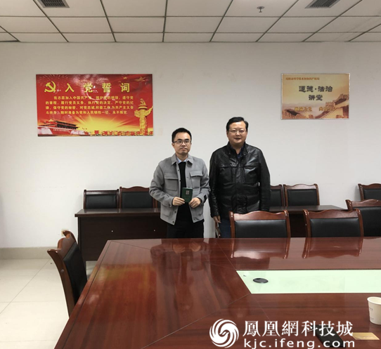 绵阳市科技局为重点科技服务业企业发放服务绿卡
