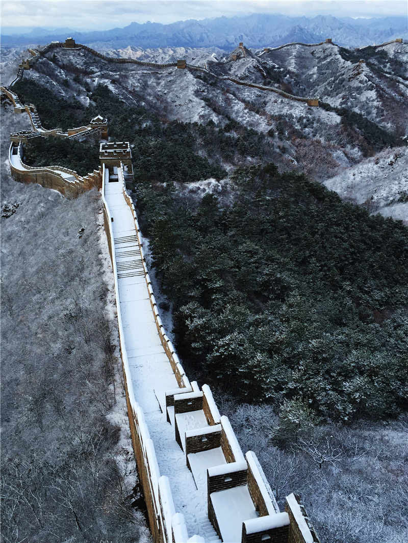 河北滦平雪后长城更壮美