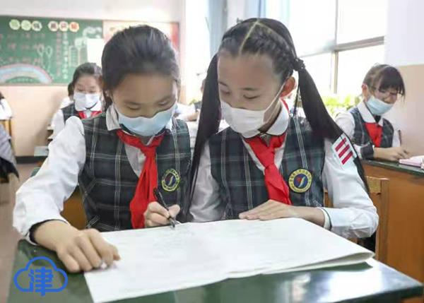 榜样就在身边 杨依晨获评"新时代好少年"