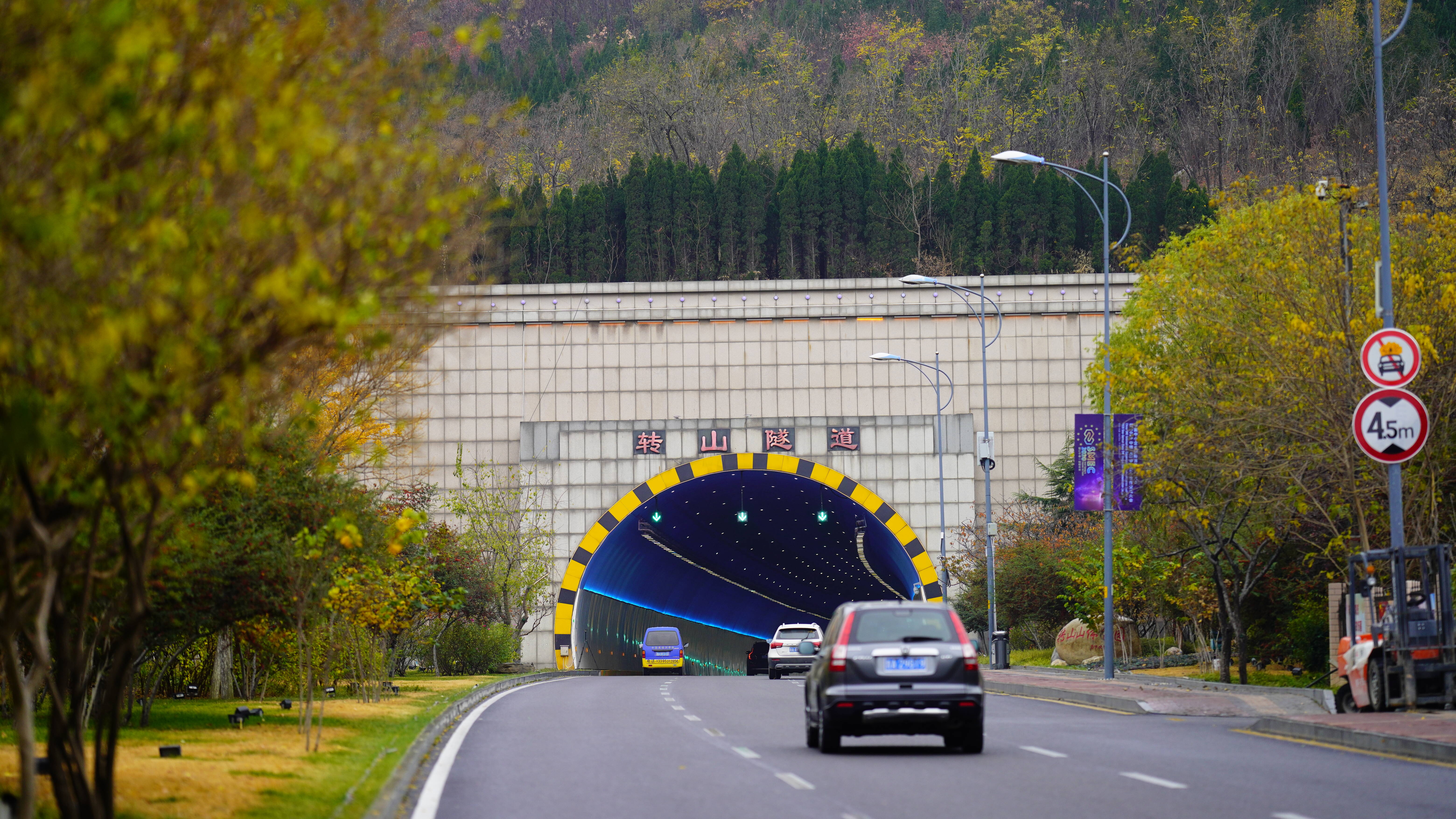 又添一条星空隧道济南转山隧道蝶变泉之蓝