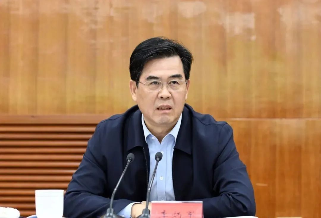 新任贵州省委副书记李炳军已任省政府党组书记