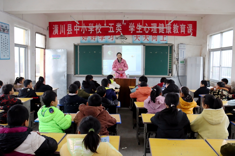 分赴双柳高中,白店中心小学,仁和中学等43所留守儿童较多的乡镇,农村