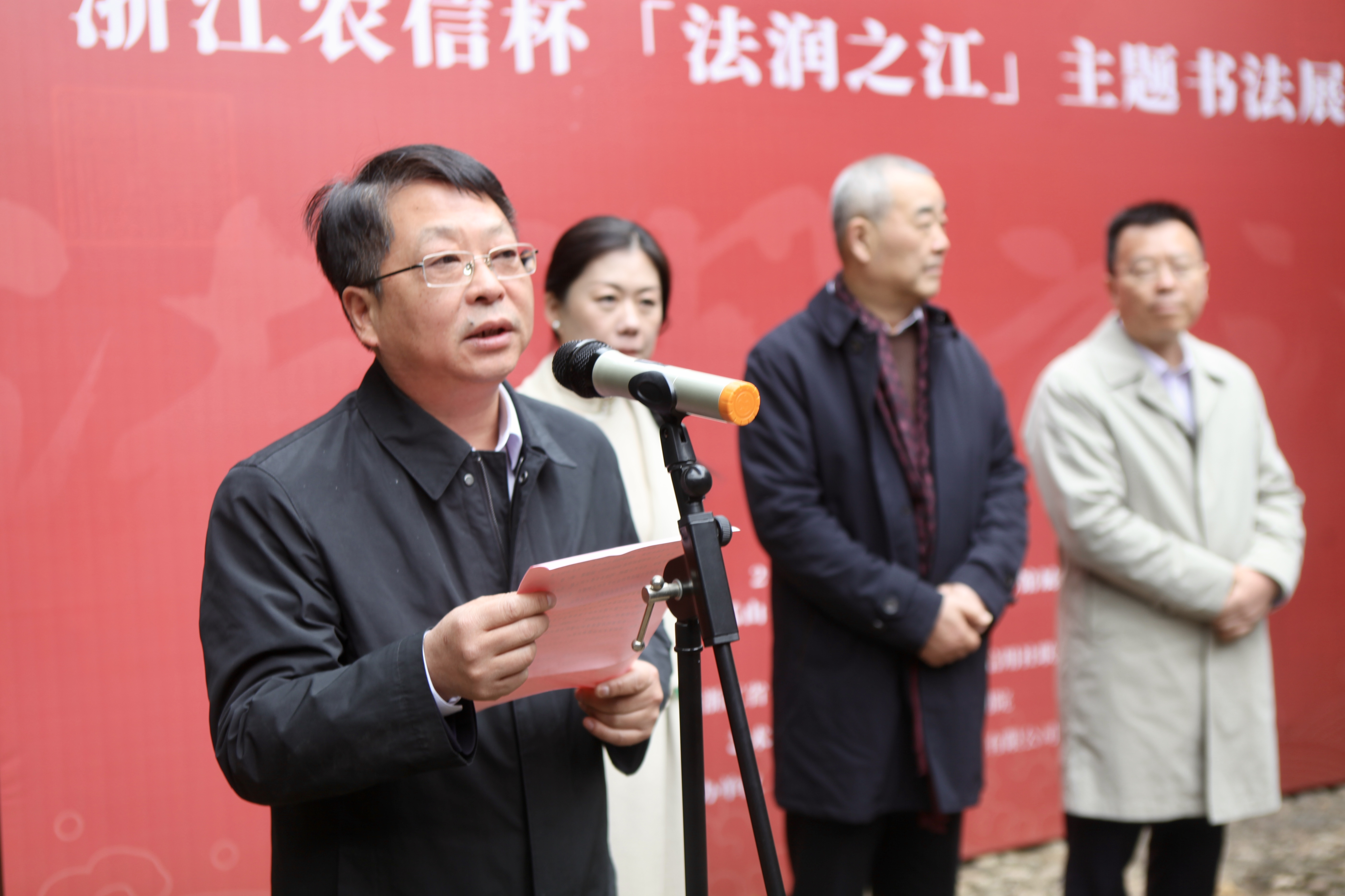 省司法厅副厅长,省普法办主任劳泓在开幕式上致辞