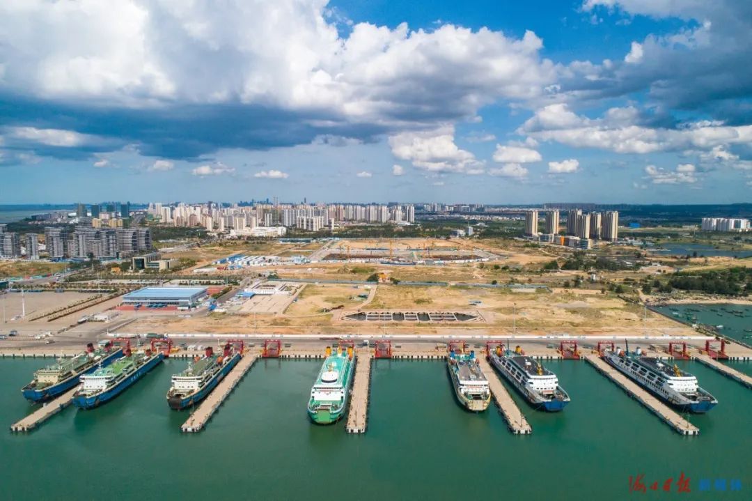 海口秀英港,新海港 合计每日发班达71个航次 与徐闻港,海安新港 合计