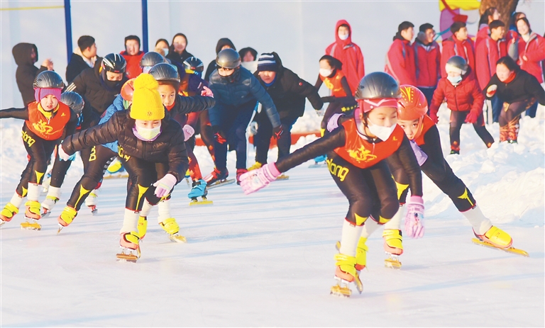 小将 9日,在牡丹江朝鲜族中学,2020年牡丹江"百万青少年上冰雪"活动暨