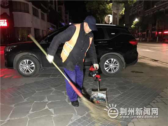 致敬环卫工刘昌兵宁愿一人脏换来万家洁