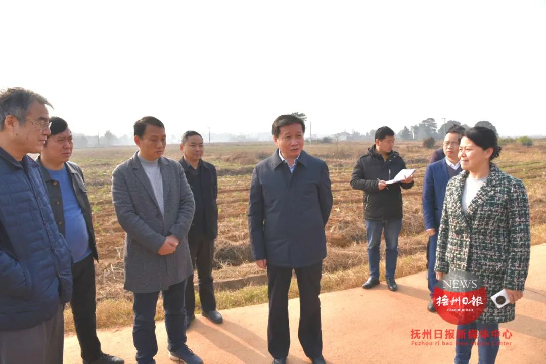 访农家,下田头……肖毅来到抚州东临新区调研