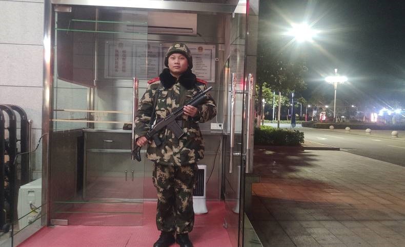 韶关支队新兵下连逢元旦温情融化暖兵心