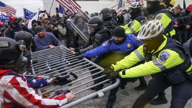 美国示威者攻破国会大厦:场面混乱 多个盟国领导人表态