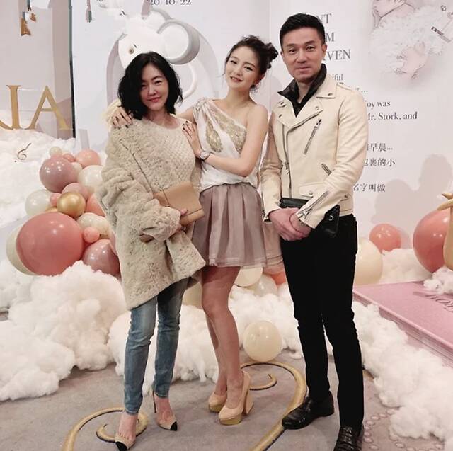 安以轩产后秀苗条身材,自曝老公包机接她和孩子回澳门