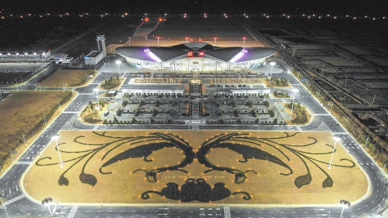 荆州机场首次全面亮灯