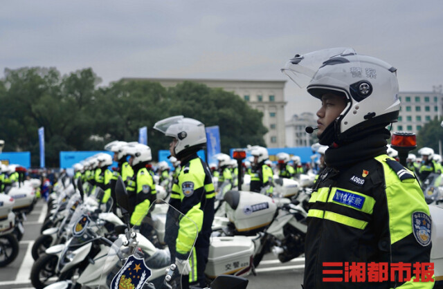 长沙交警这样庆祝首个"中国人民警察节"