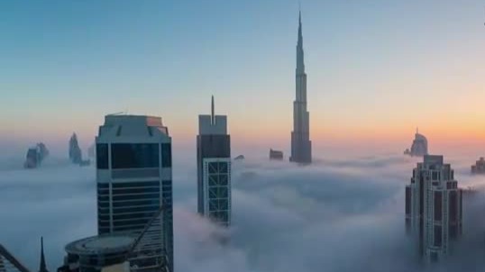 迪拜第一高楼哈利法塔高达828米曾耗时6年建成