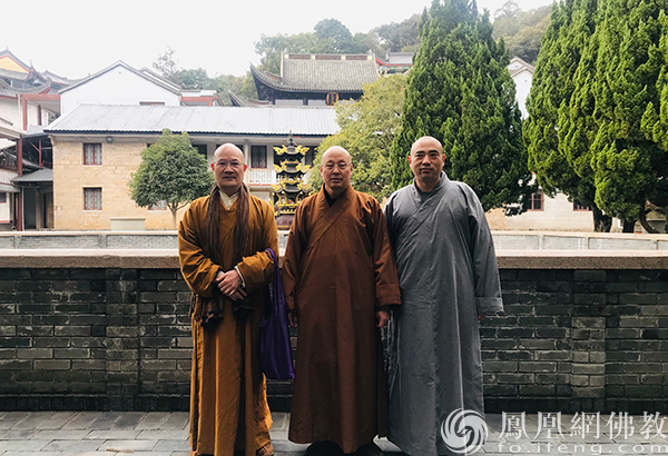 福建佛学院院长本性法师前往太姥山平兴寺看望界诠长老