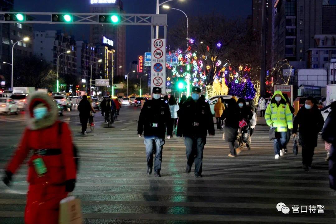 辖区平安 奉献着自己的光和热 他们是黑夜里最亮的"星" 茫茫人海 屹立