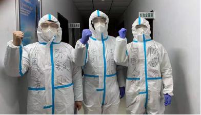 中国人寿志愿者深入社区协助开展消杀和核酸检测