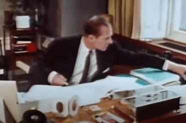 民众看到绝对都惊呆了,谁都没见过不穿衣服的查尔斯.