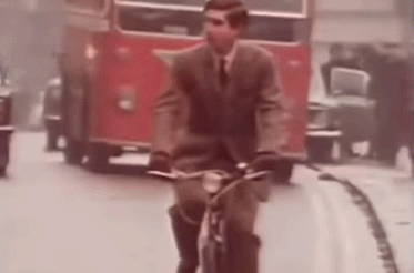 民众看到绝对都惊呆了,谁都没见过不穿衣服的查尔斯.