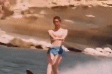 民众看到绝对都惊呆了,谁都没见过不穿衣服的查尔斯.