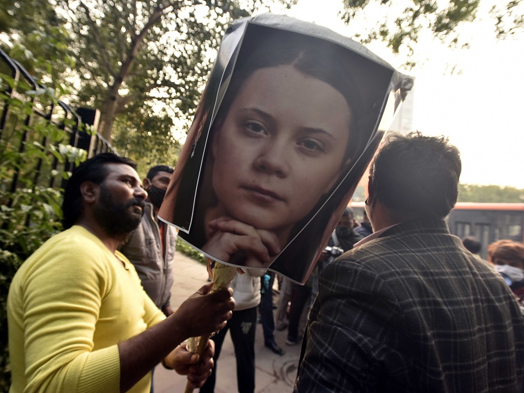 瑞典环保少女照片被当街焚烧