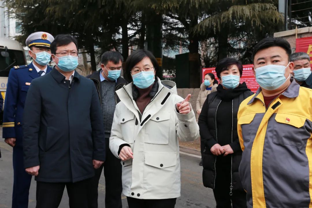 2月11日上午,市南区委书记赵燕带领相关部门负责同志,来到浮山市南