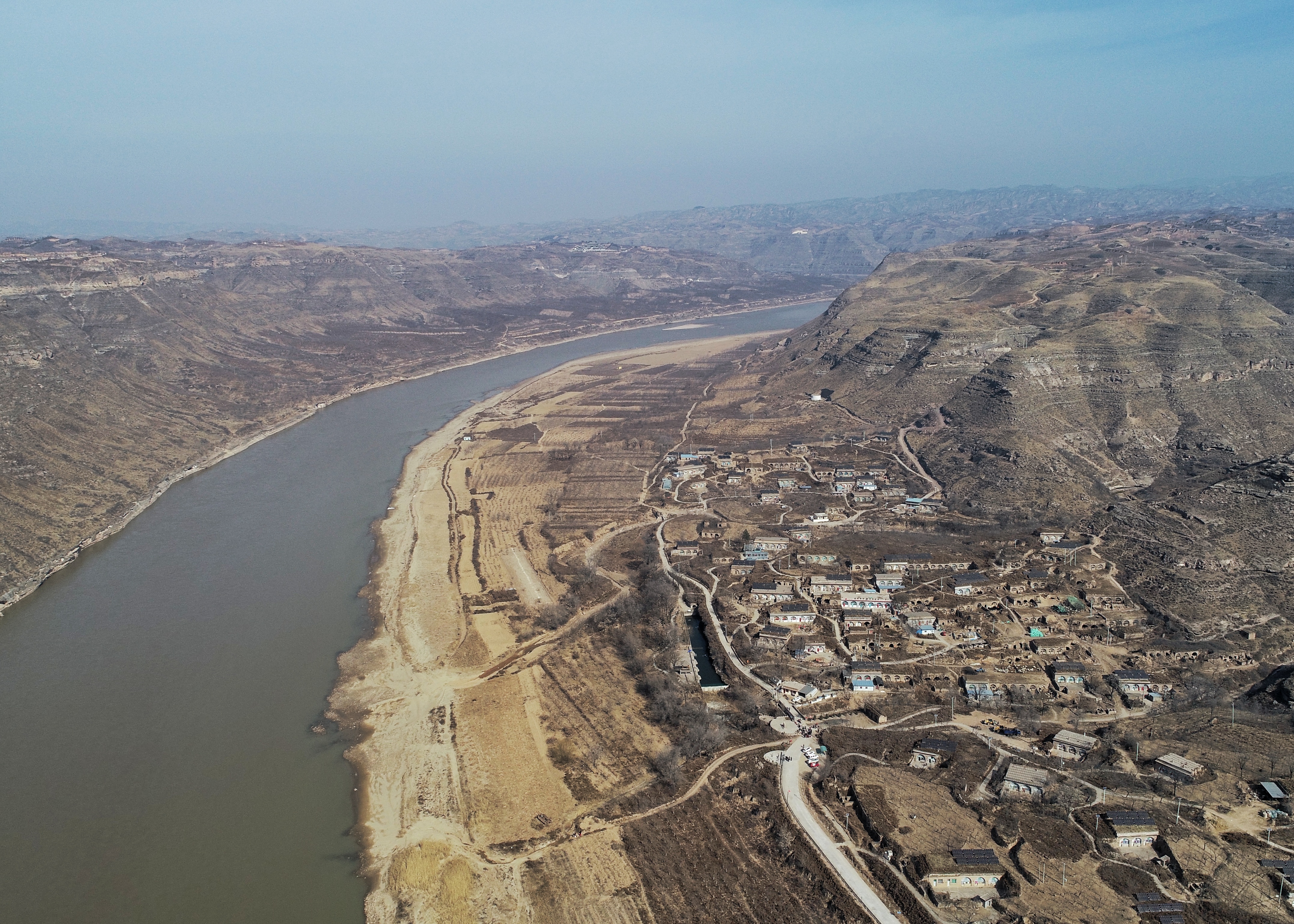 图为山西省永和县阴德河村鸟瞰图