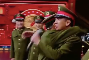 《士兵突击》剧组重聚,王宝强转头当场泪崩