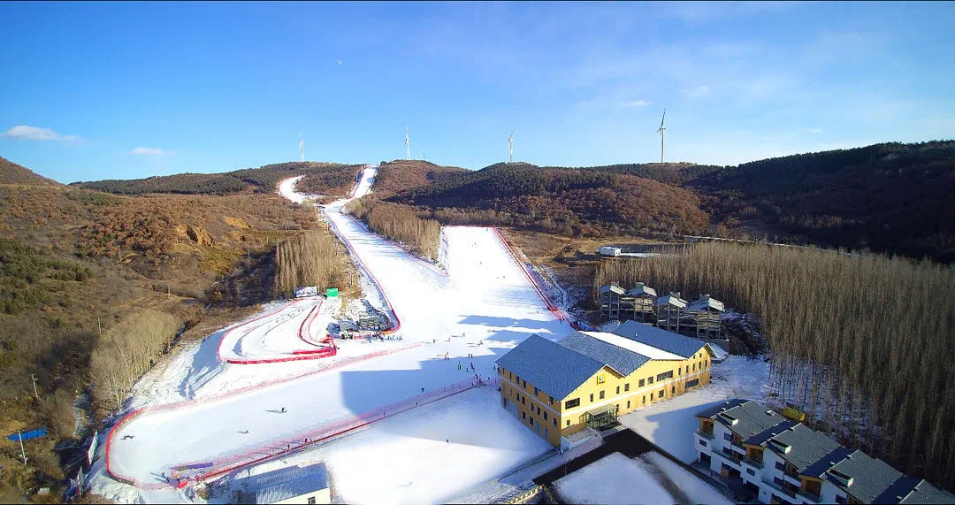 齐齐哈尔奥悦碾子山国际滑雪场