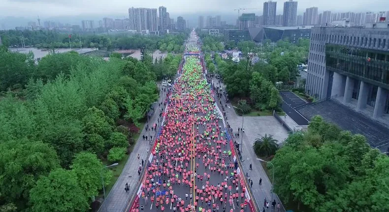 高手免费跑！重庆璧山半马4月11日开赛，规模1.2万人启动报名，成绩达标退报名费（最新发布）