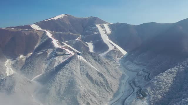 冬奥北京延庆赛区今晨降雪,国家高山滑雪中心美似仙境