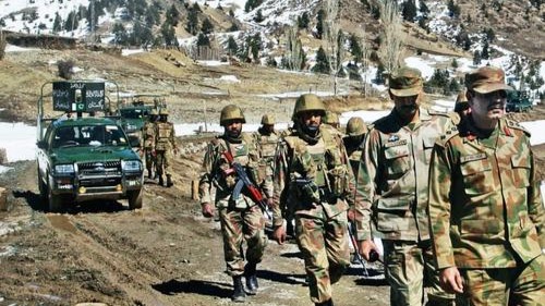 军情观察室|印度在中印边境增兵部署先进武器20210224