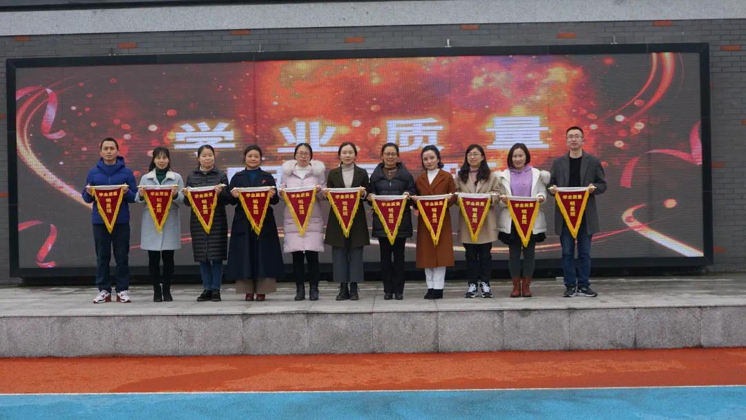 湖州十二中牛年开学首日记:2021,一路犇起来