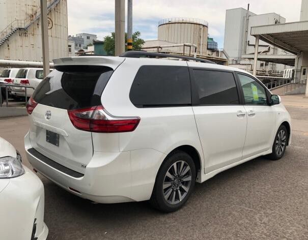 2020款丰田塞纳3.5 mpv领域内的佼佼者