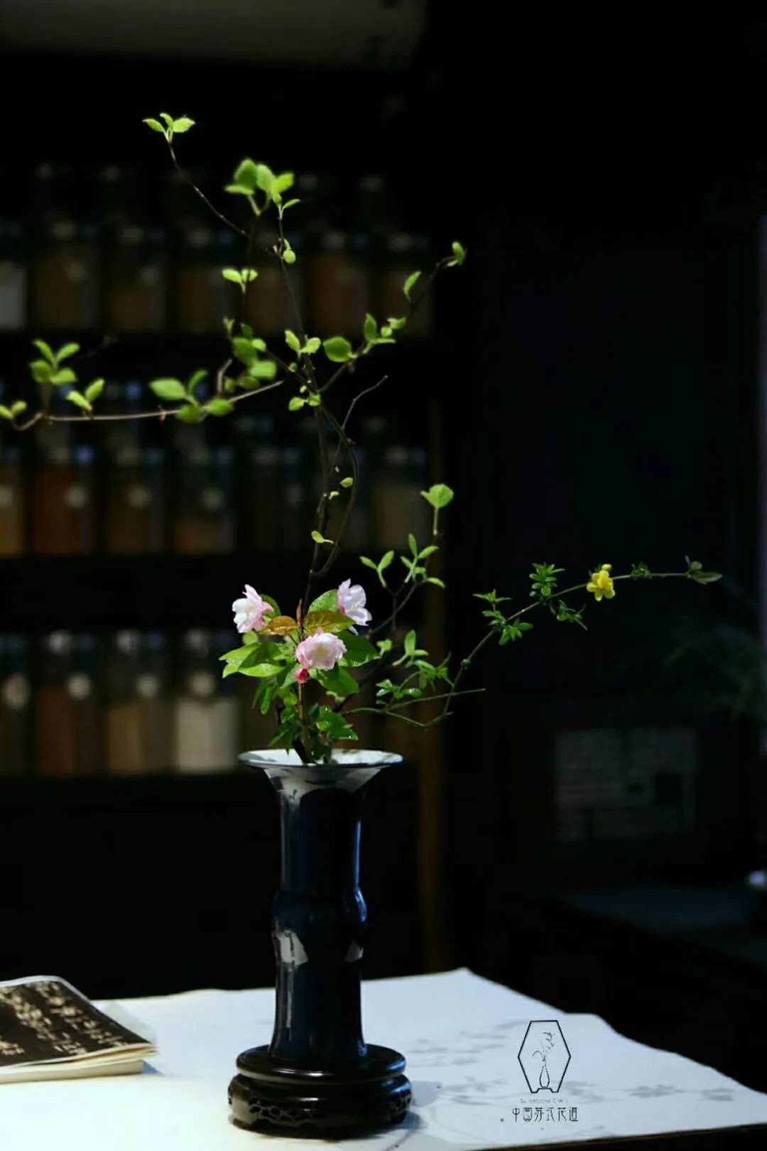 品香插花赏禅乐,佛弟子的生活真令人向往!